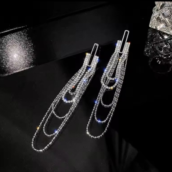 Jewelry - Elegant Silver Chain Dangle Earrings